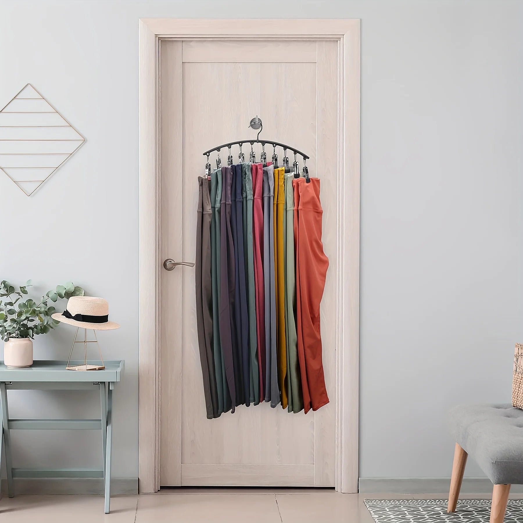 Curved Shape Hanger, 10 Hanger Clips
